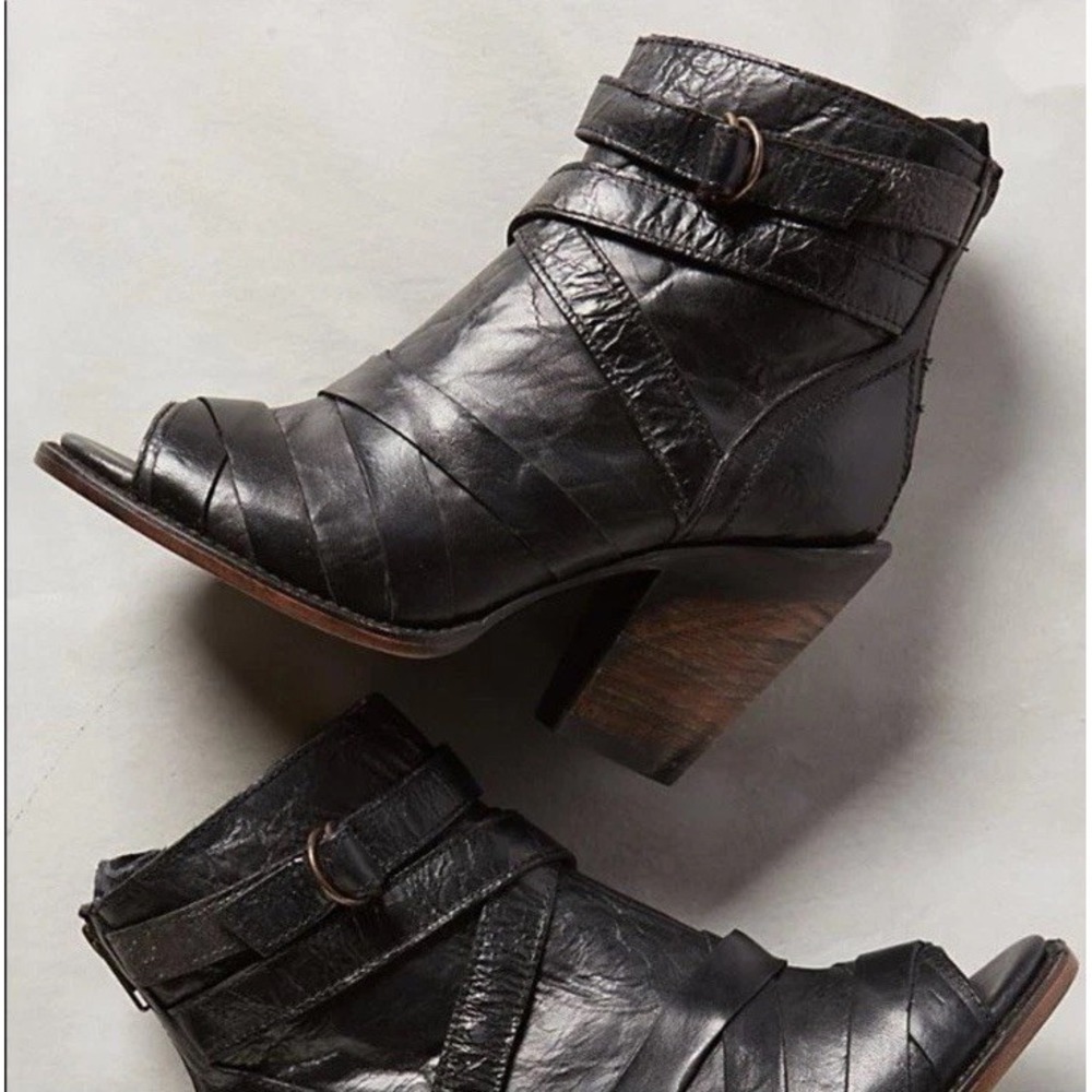 Freebird by Steven Joker Black Leather Heeled Booties Peeptoe Strappy Black Sz 9